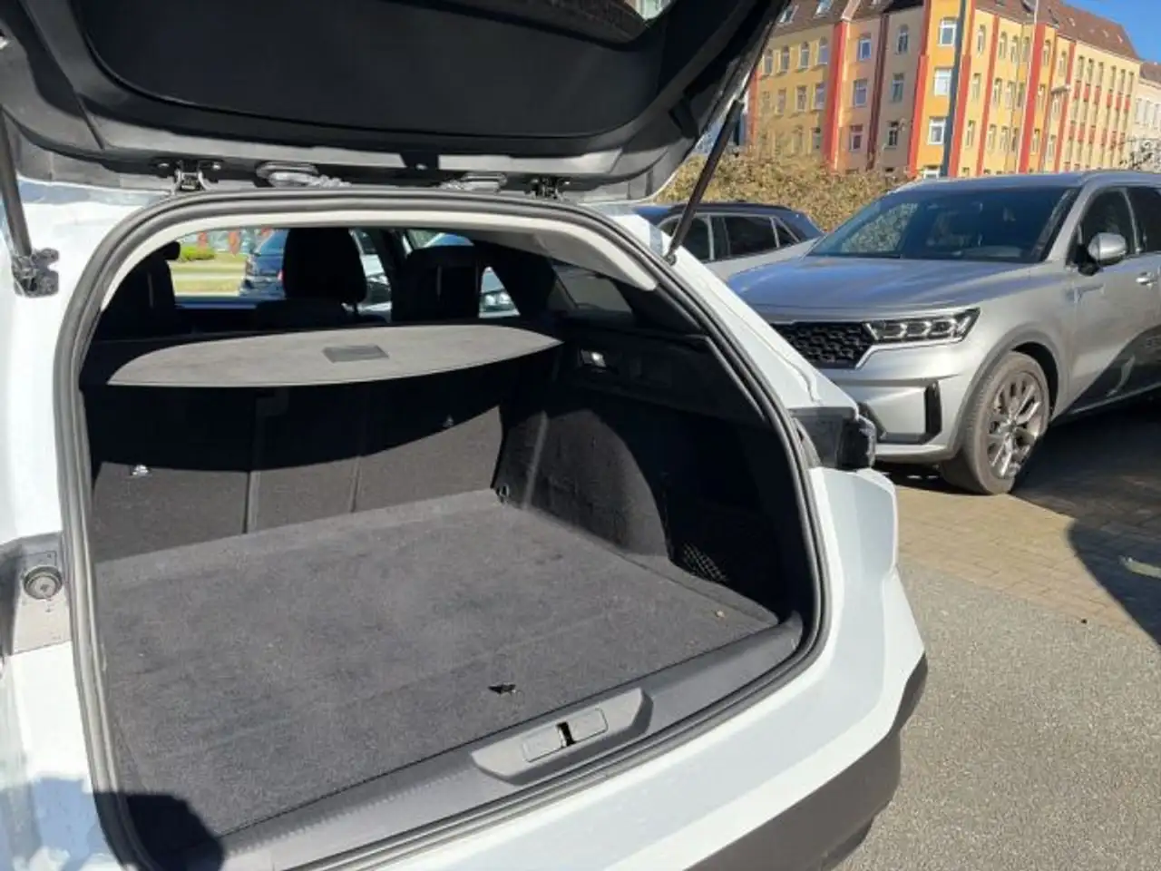 Peugeot 308 SW PureTech 130 EAT8 Active Pack — Vehicle gallery 8
