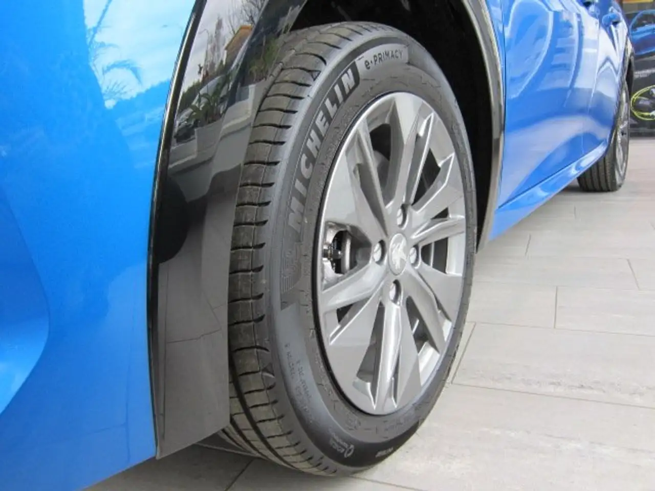Peugeot e-208 208 Allure Elektromotor 136 — معرض صور السيارة 5