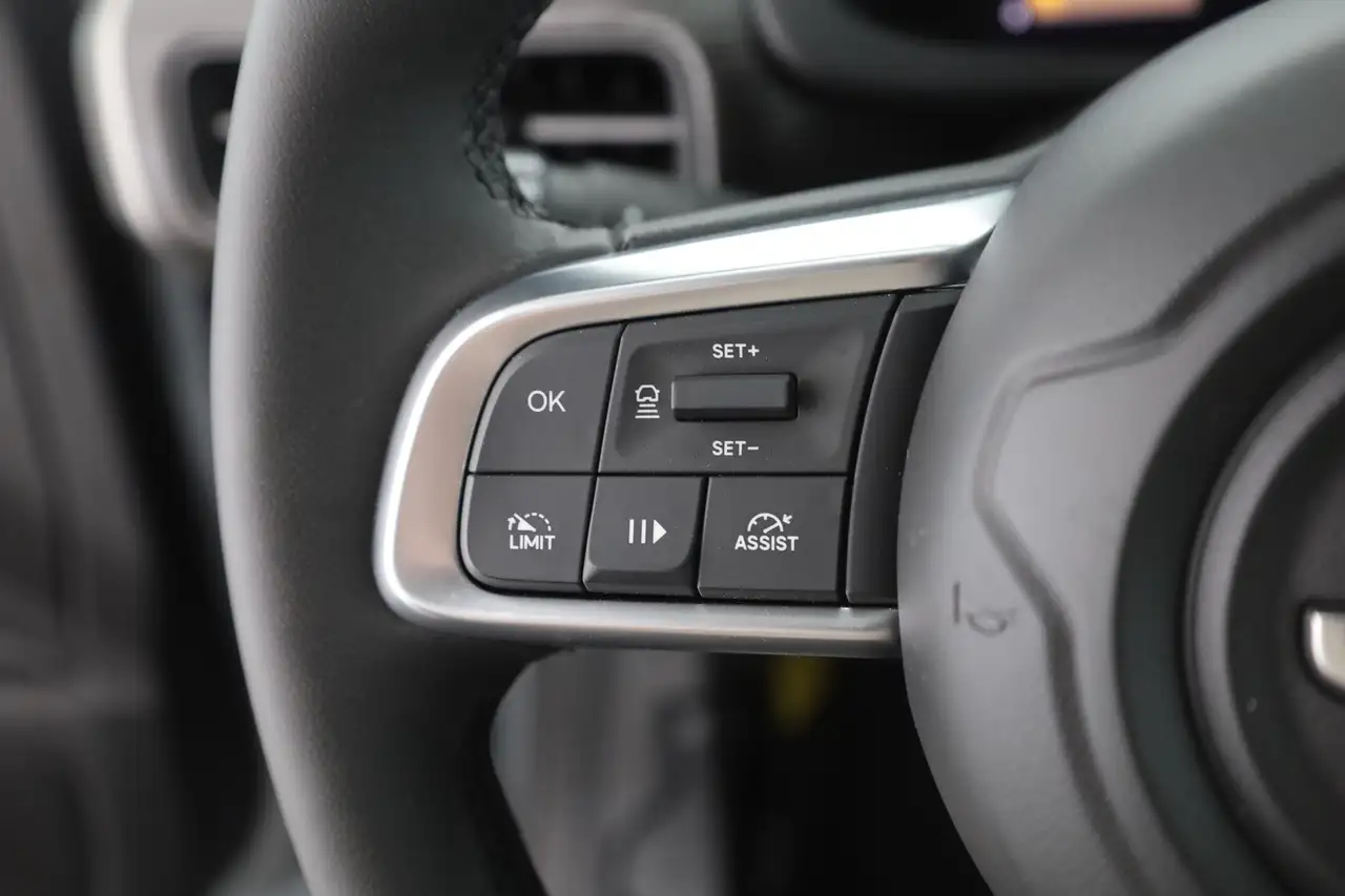 Jeep Avenger 1.2 Altitude LED Navi Sitzheizung Kamera — Galerie du véhicule 16
