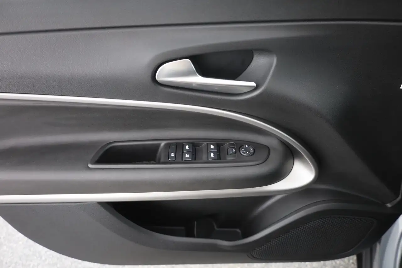 Jeep Avenger 1.2 Altitude LED Navi Sitzheizung Kamera — Galerie du véhicule 21