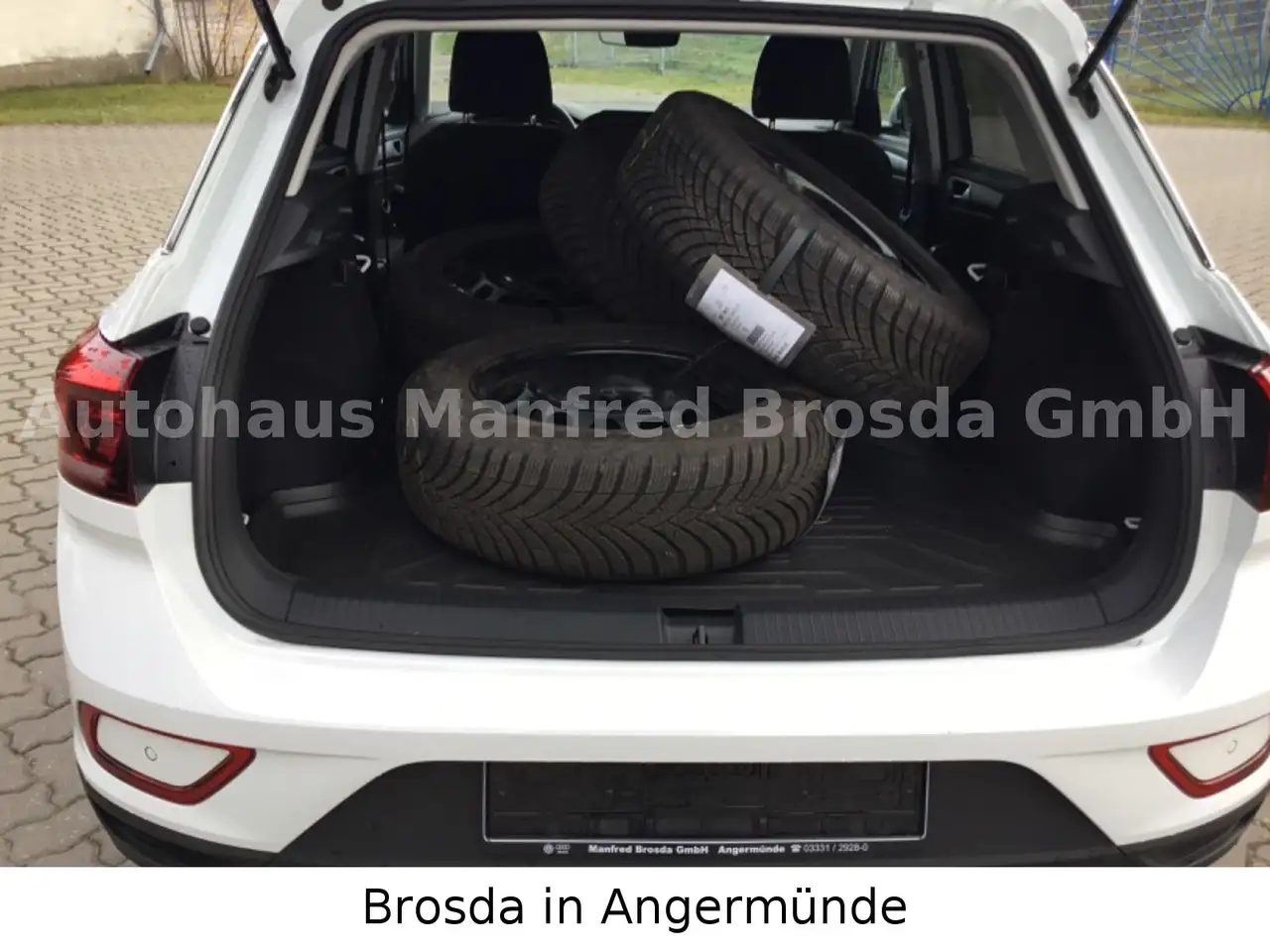 Volkswagen T-Roc Life — معرض صور السيارة 12