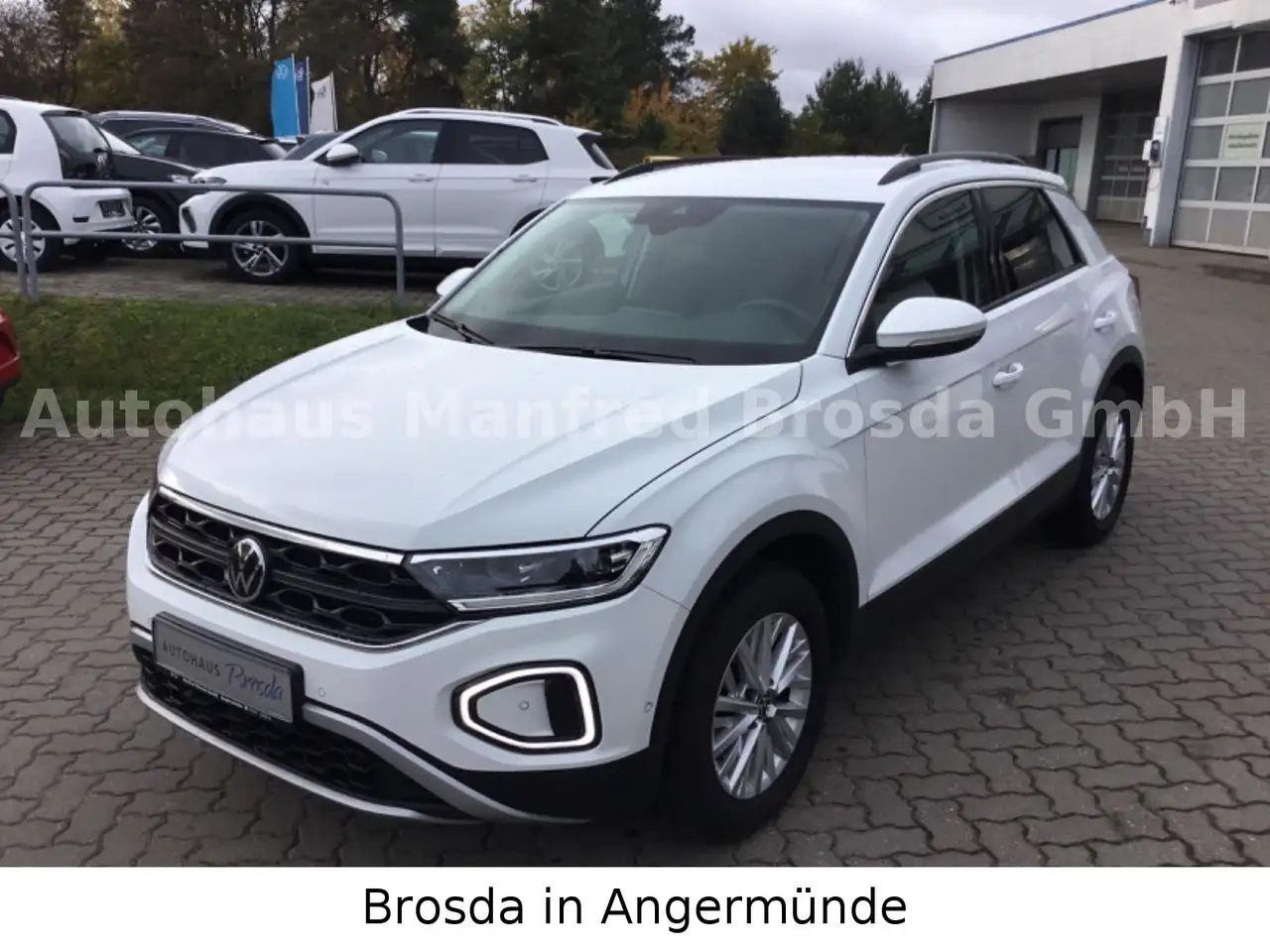 Volkswagen T-Roc Life — معرض صور السيارة 3