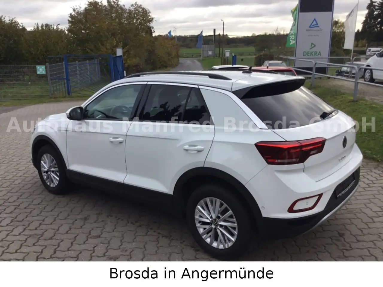 Volkswagen T-Roc Life — معرض صور السيارة 5