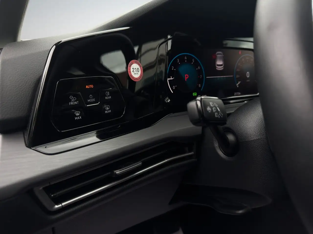Volkswagen Golf VIII Lim. *Carplay*iQDrive*ACC — معرض صور السيارة 22