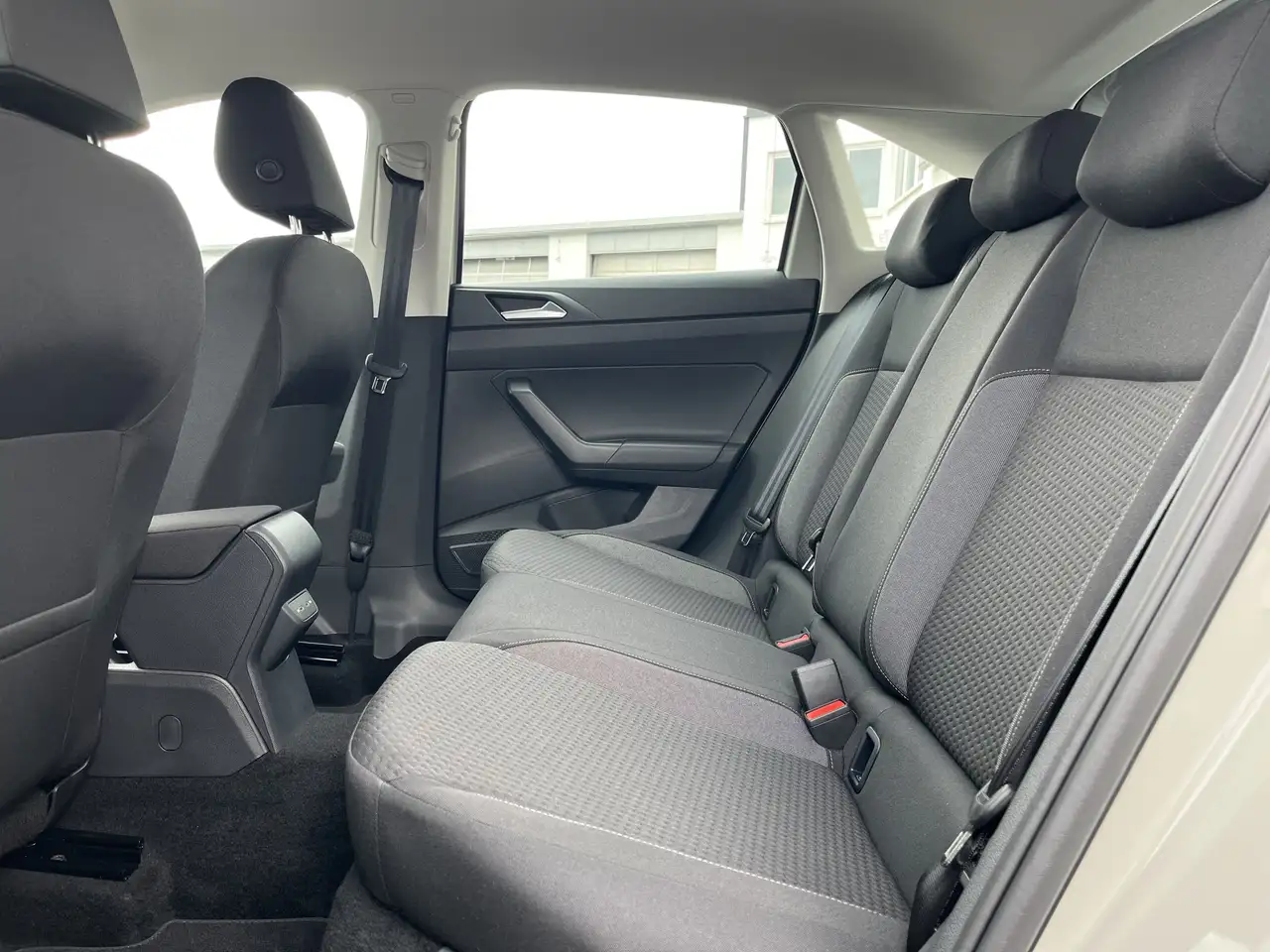 Volkswagen Taigo 1.0 TSI DSG Life 125€ m.20% Anz. Navi LED PDC SH — Galerie du véhicule 17