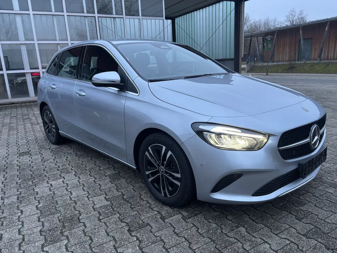 Mercedes-Benz B 180 7G-DCT Progressive Line Advanced Winter-Paket — معرض صور السيارة 6
