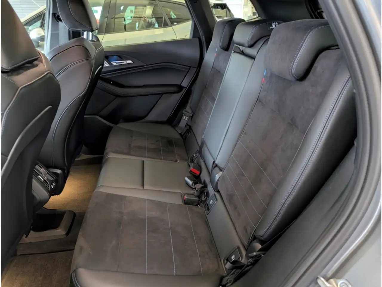 BMW 230 e Active Tourer xDrive MSPORT ANHÄNG.KUPPL.+RÜCKF — معرض صور السيارة 11