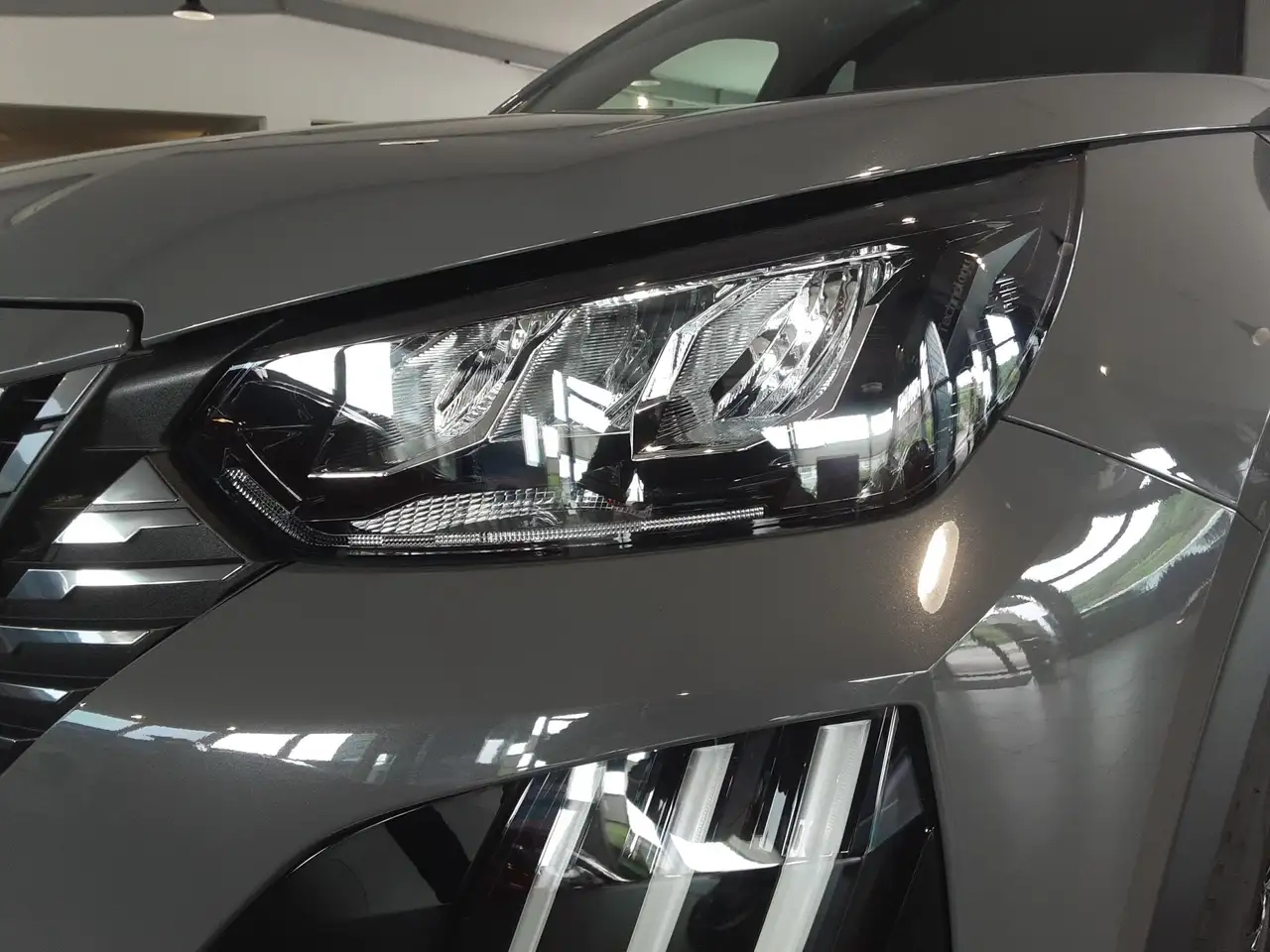 Peugeot 2008 1.2 PureTech 130 Allure LED PDC KlimaA AUT — معرض صور السيارة 3