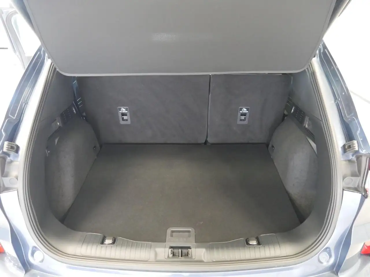 Ford Kuga ST-Line X 2.5 Duratec PHEV 165kW Auto — معرض صور السيارة 16