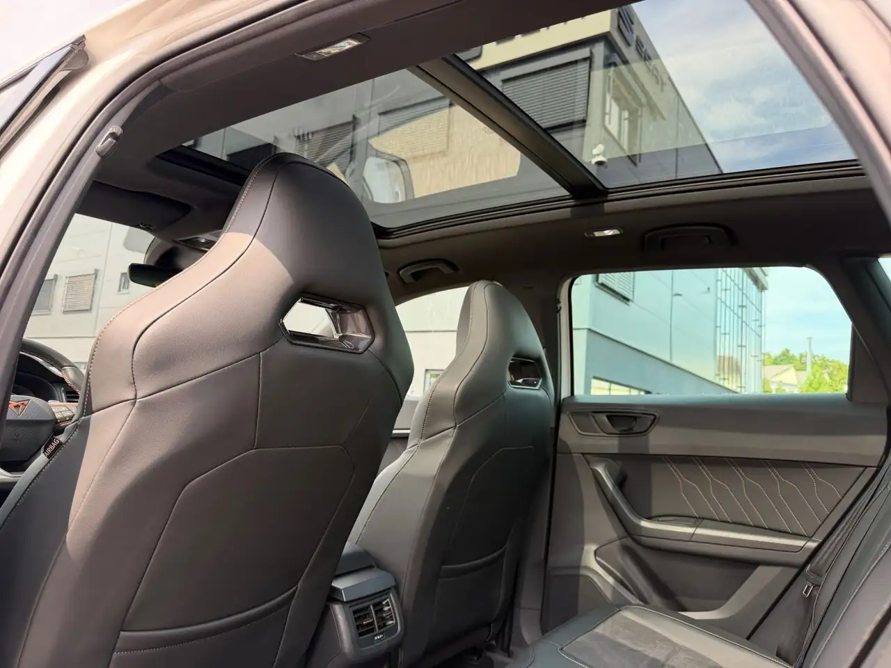 CUPRA Ateca VZ 4Drive DSG Pano Navi LED AHK — Vehicle gallery 21