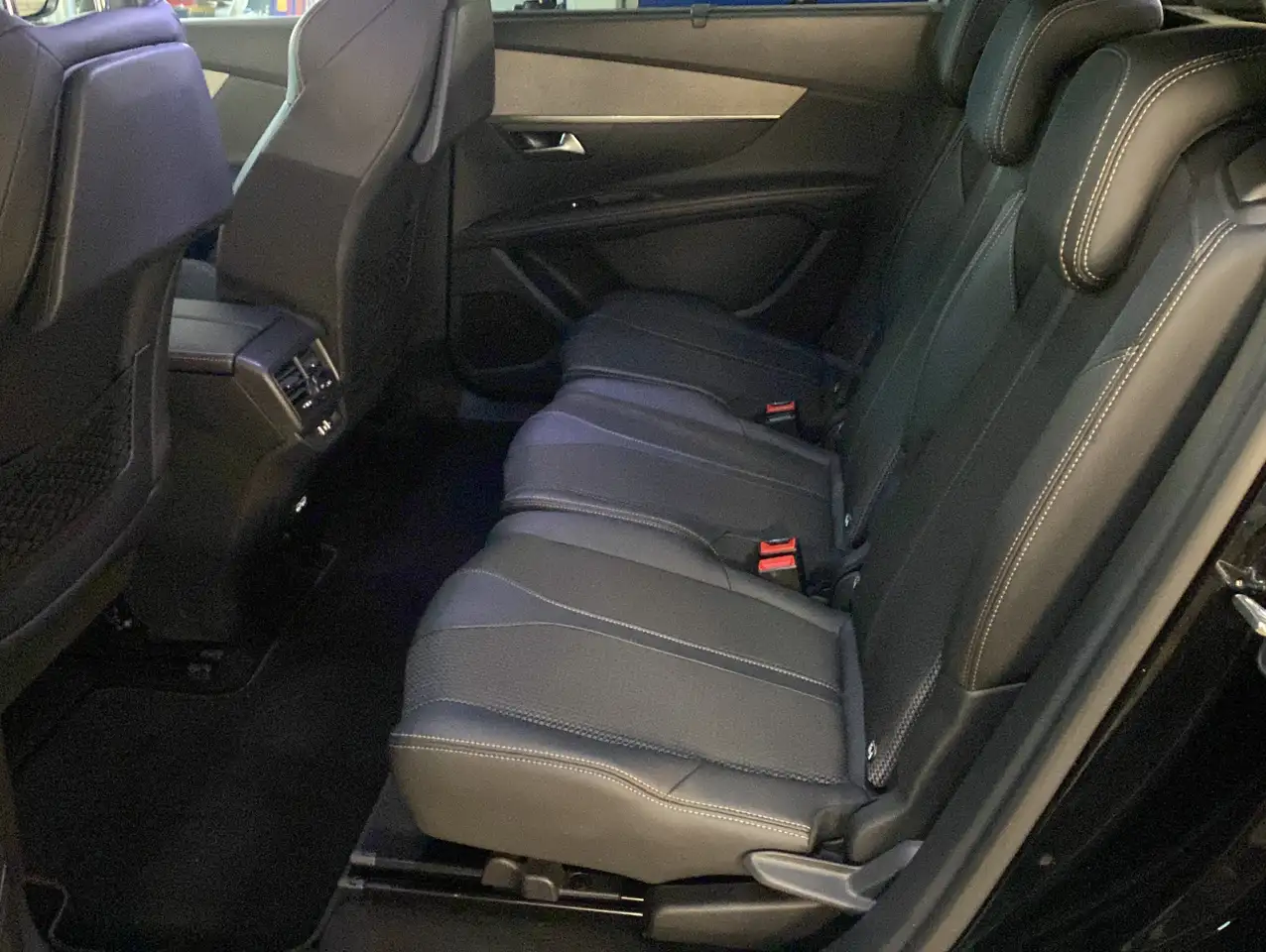 Peugeot 5008 GT Facelift*Navi*ACC*Kamera*7Sitze* — Vehicle gallery 9