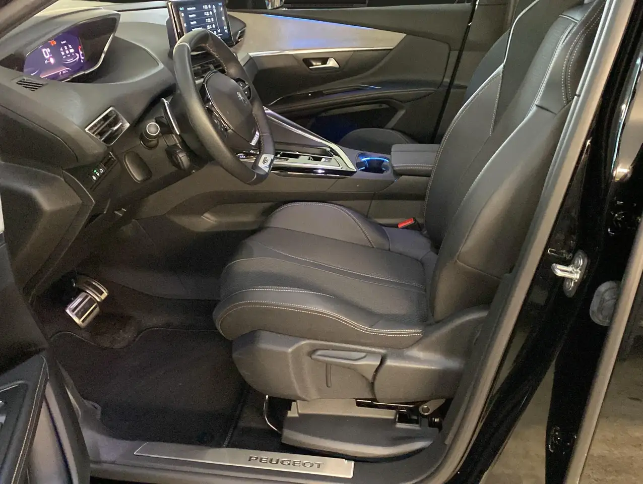 Peugeot 5008 GT Facelift*Navi*ACC*Kamera*7Sitze* — Vehicle gallery 5