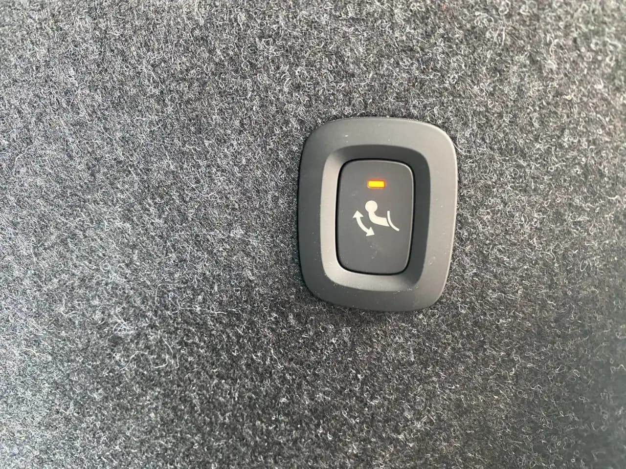 Volvo XC40 B3 Core ACC+AHK+LED+Navi+SHZ+Winterp.+Kam. — معرض صور السيارة 20