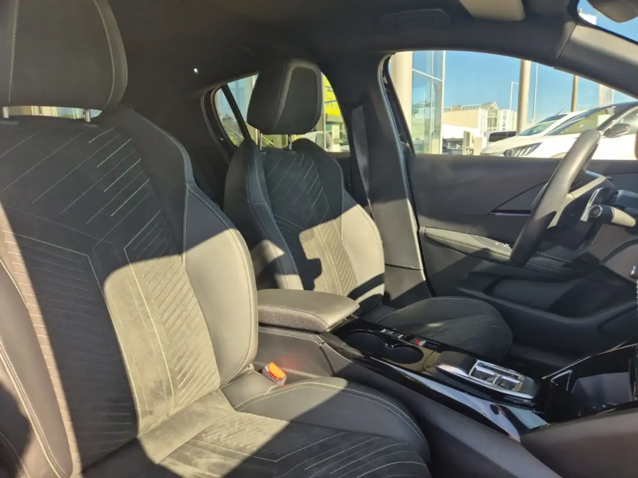 Peugeot 208 Hybrid 136 GT 360 Kamera LED ACC Apple CarPlay And — Vehicle gallery 12