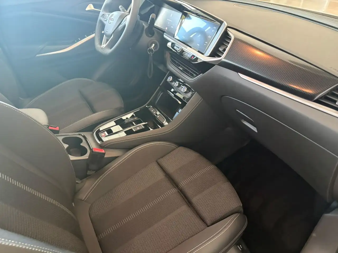 Opel Grandland 1.2 Turbo GS Line AHK+LED+SHZ+2xKlima — Galerie du véhicule 10