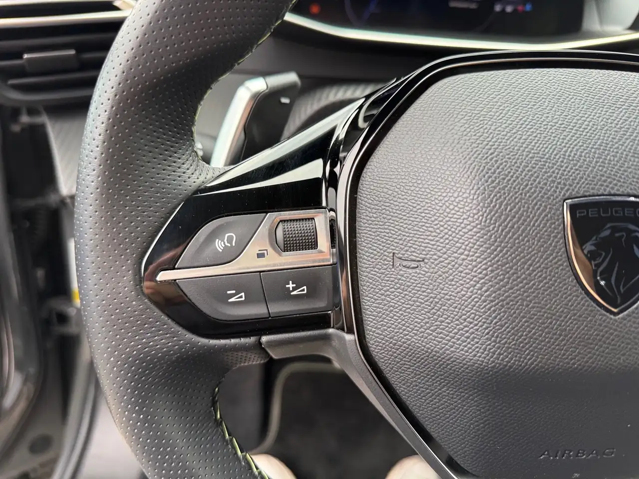 Peugeot 2008 1.2 PureTech 130 GT ACC AHK KeyLess LED PDC — معرض صور السيارة 17