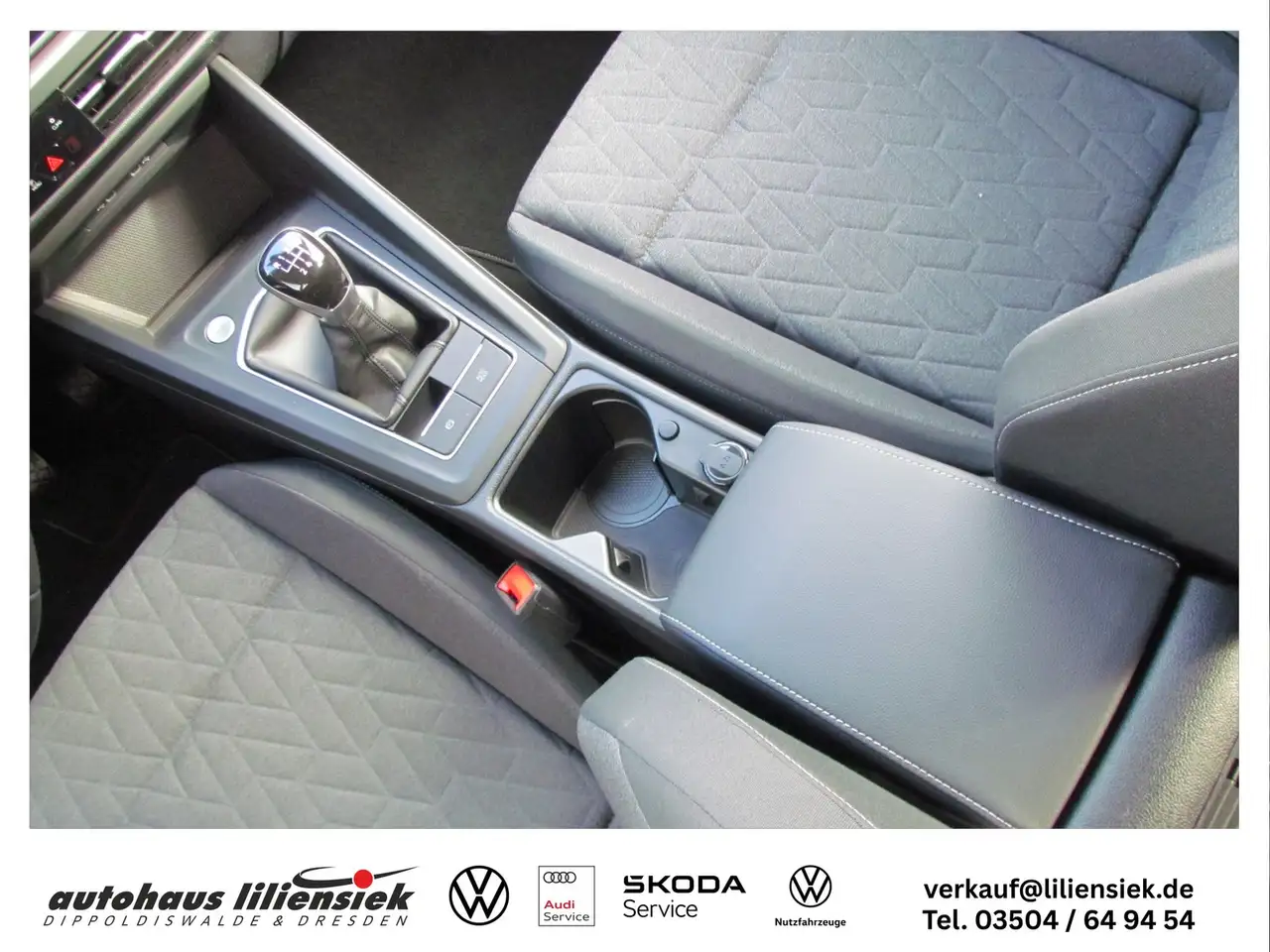 Volkswagen Golf 8 1.5 TSI Life LED/NAVI/DAB — Galerie du véhicule 22