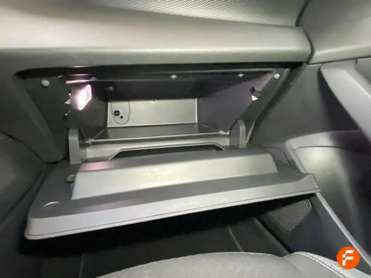 Peugeot 308 1.5 BlueHDi S&S Active EAT8 130 — معرض صور السيارة 29