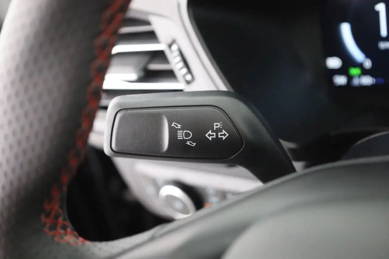 Ford Kuga 1.5 EB ST-Line X LED Navi Panorama AHK 360° — معرض صور السيارة 19