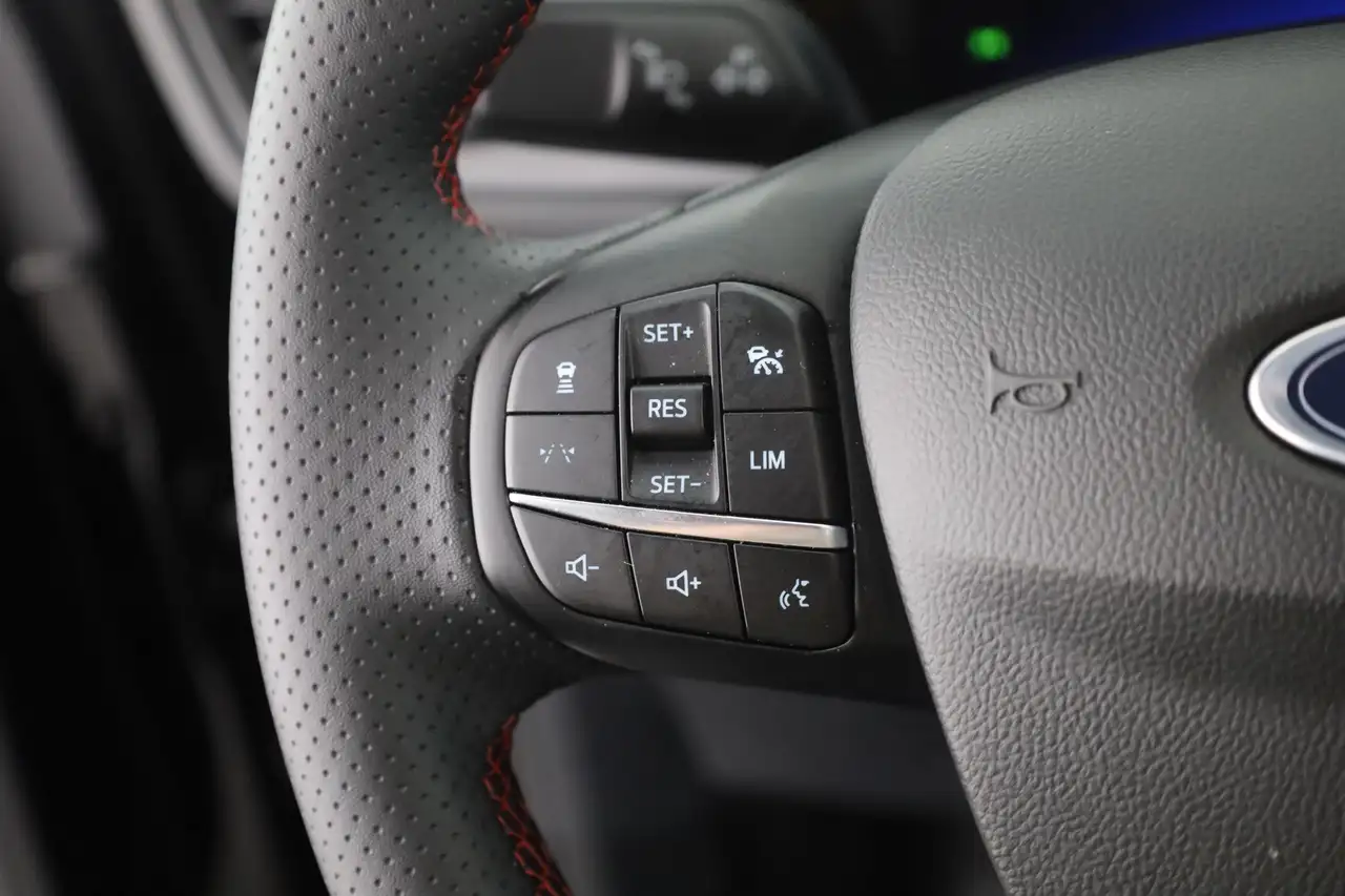 Ford Kuga 1.5 EB ST-Line X LED Navi Panorama AHK 360° — معرض صور السيارة 16