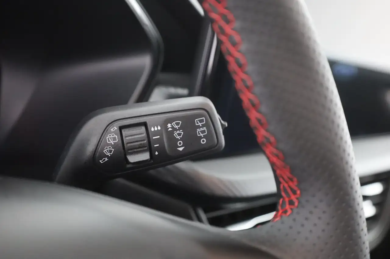Ford Kuga 1.5 EB ST-Line X LED Navi Panorama AHK 360° — معرض صور السيارة 20