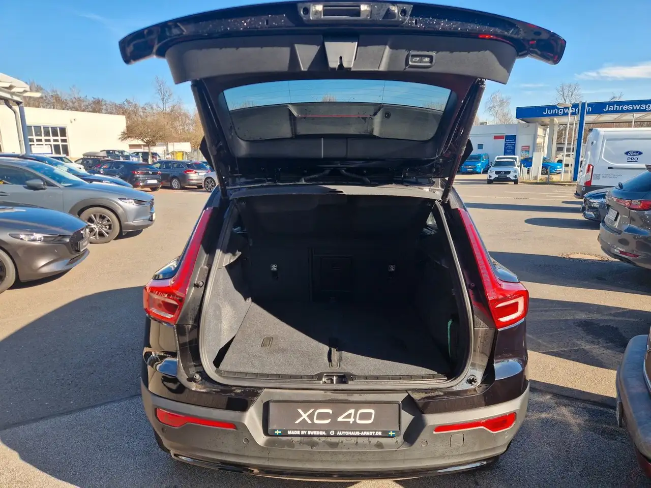 Volvo XC40 B3 Plus Dark 2WD — Galerie du véhicule 8