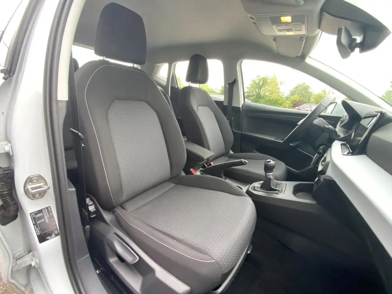 SEAT Ibiza 1.0 TSI FR VIRTUAL-COCKPIT+NAVI-PRO+LED+FU — Galería del vehículo 10