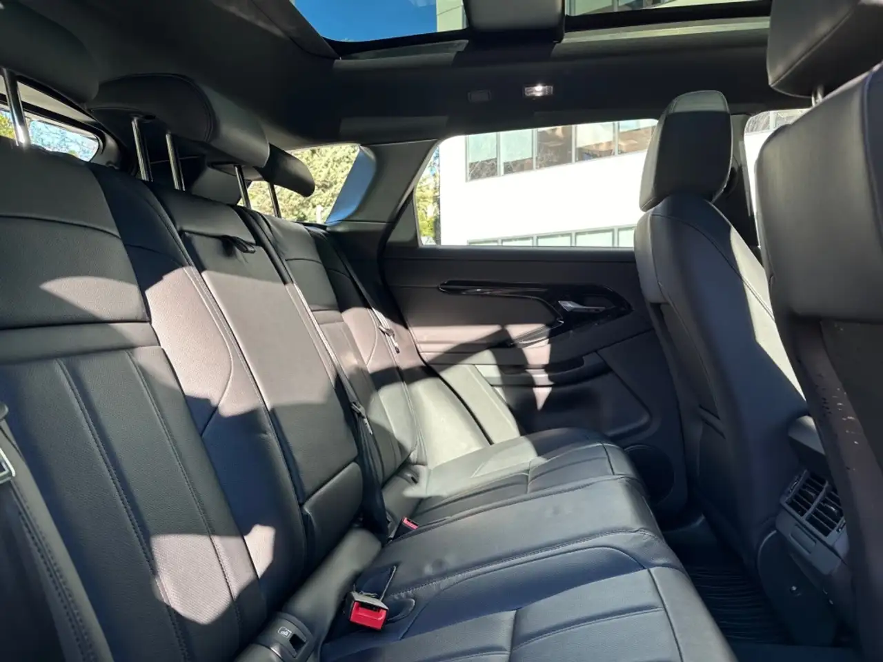 Land Rover Range Rover Evoque 2.0D I4 MHEV S AWD Aut. 163 — Galería del vehículo 24