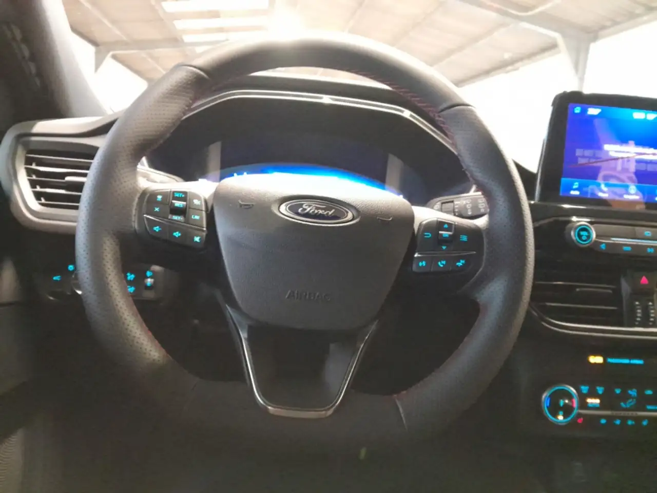Ford Kuga ST-Line X 1.5 EcoBoost Navi digitales Cockpit Soun — معرض صور السيارة 9