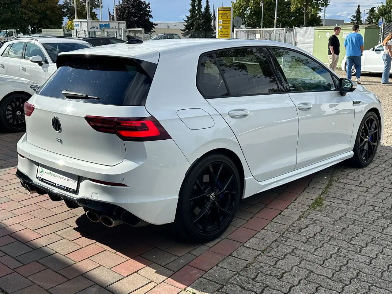 Volkswagen Golf VIII 2.0 TSI R 4M Lim.*PANO*MATRIX*R-CAM* — Galería del vehículo 3