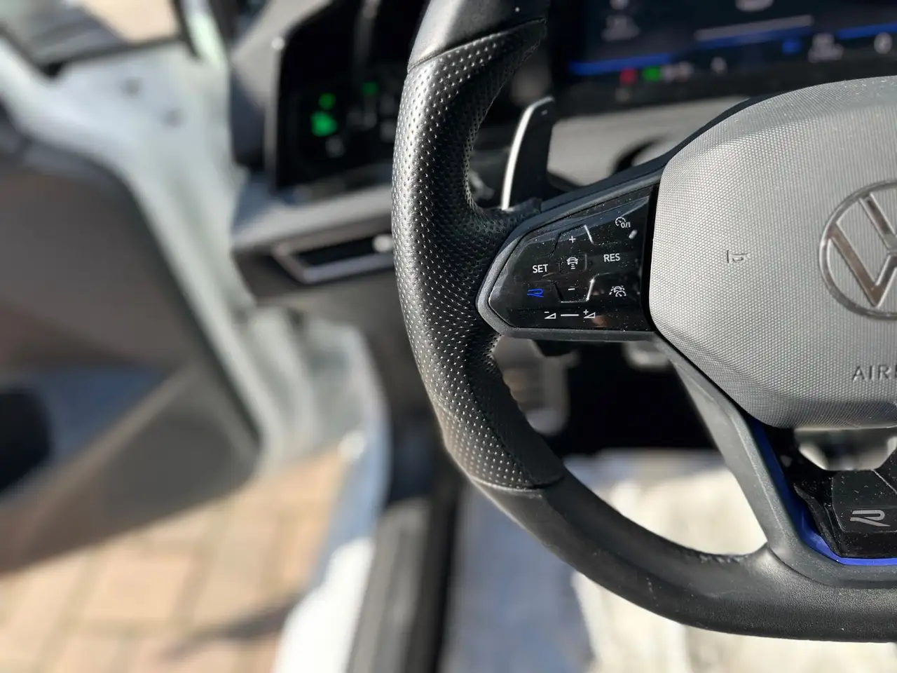 Volkswagen Golf VIII 2.0 TSI R 4M Lim.*PANO*MATRIX*R-CAM* — Galería del vehículo 14