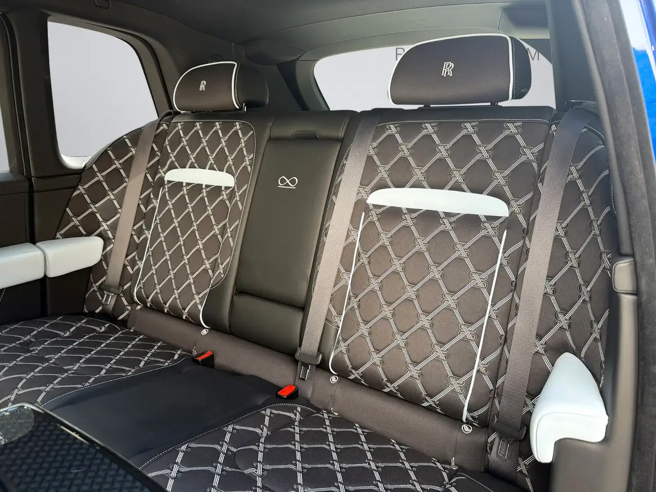Rolls-Royce Cullinan Black Badge Series II 23" Lounge Seats — Galería del vehículo 8