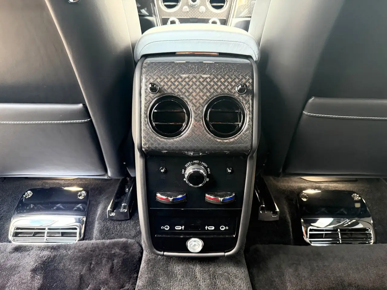 Rolls-Royce Cullinan Black Badge Series II 23" Lounge Seats — Galería del vehículo 31