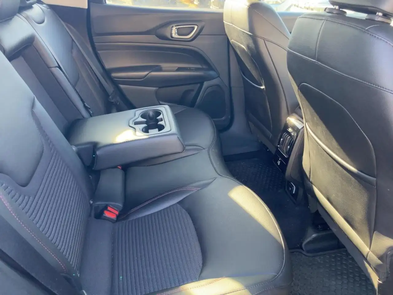 Jeep Compass Night Eagle Automatik, CarPlay — معرض صور السيارة 10