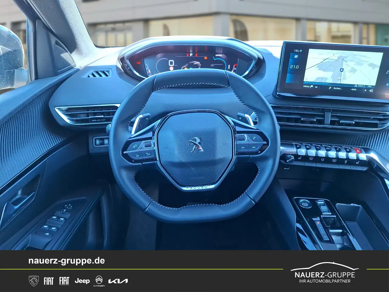 Peugeot 3008 Hybrid 136 Allure Pack — Vehicle gallery 12