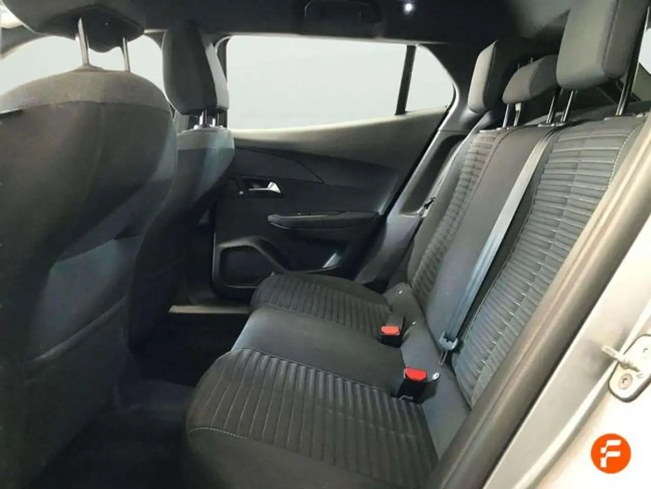 Peugeot 2008 1.2 PureTech S&S Active 100 — Vehicle gallery 11