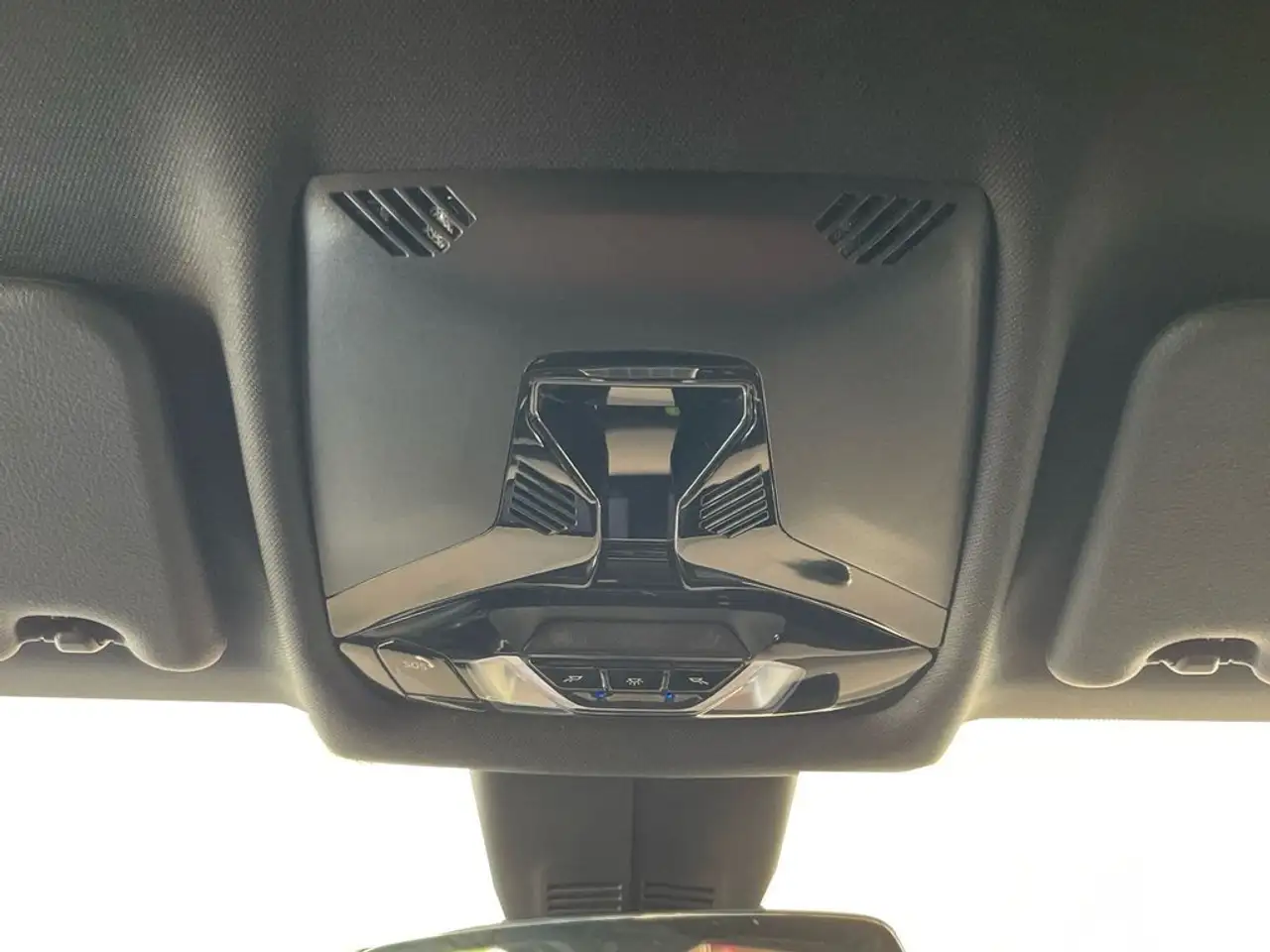 BMW 118 118dA Business — معرض صور السيارة 18