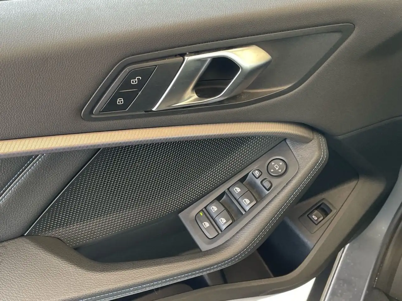 BMW 118 118dA Business — معرض صور السيارة 11
