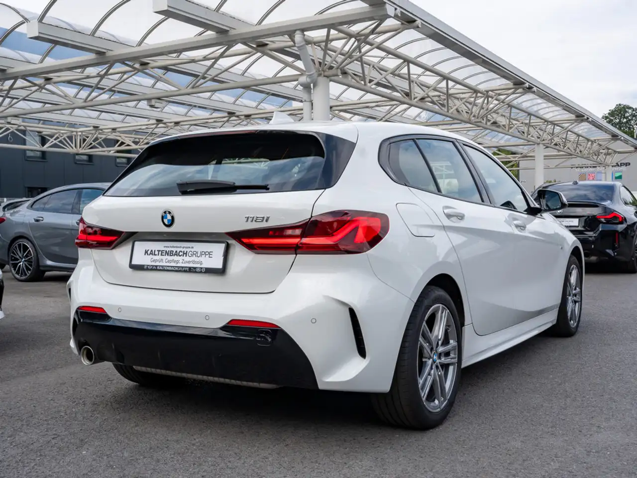 BMW 118 i M-Sport LED W-LAN NAVI SHZ PDC KLIMA — معرض صور السيارة 3
