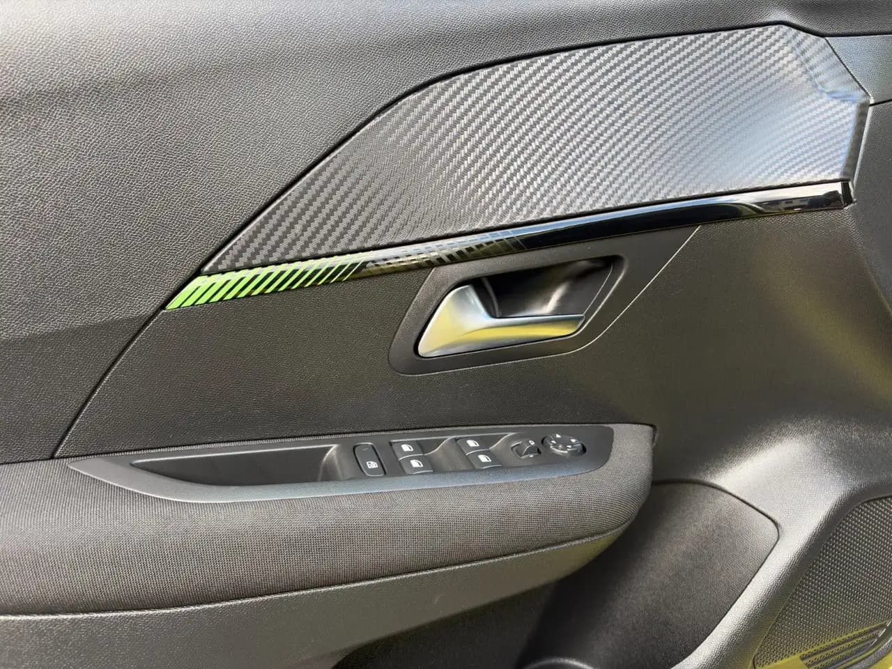 Peugeot 208 1.2 PureTech Active LED Klima Navi 1.Hand — معرض صور السيارة 23