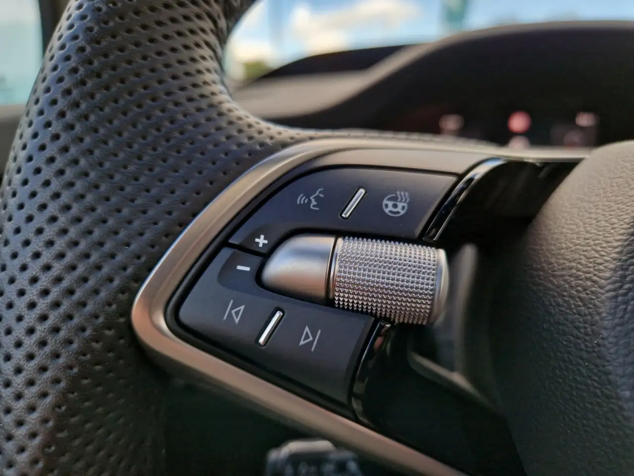 Skoda Enyaq Coupé 85x RS +WÄPU +AHK +PANO +CANTON +360° +MATR — Vehicle gallery 28