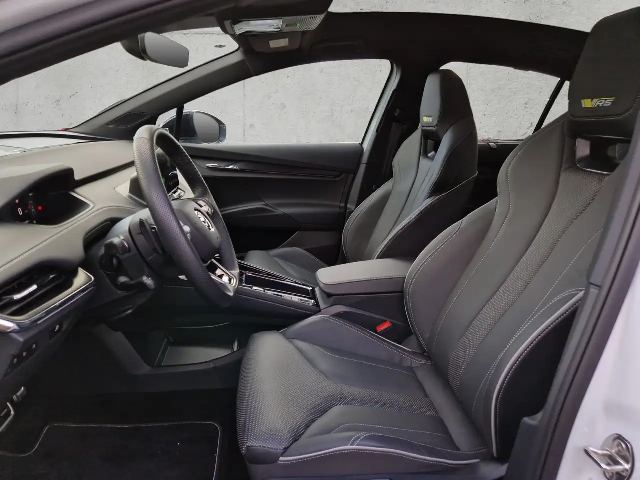 Skoda Enyaq Coupé 85x RS +WÄPU +AHK +PANO +CANTON +360° +MATR — Vehicle gallery 11