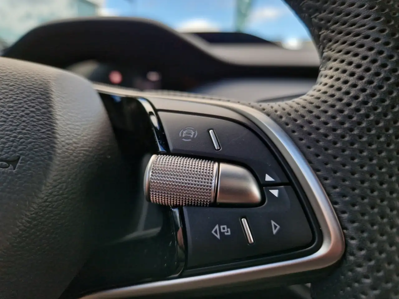 Skoda Enyaq Coupé 85x RS +WÄPU +AHK +PANO +CANTON +360° +MATR — Vehicle gallery 27