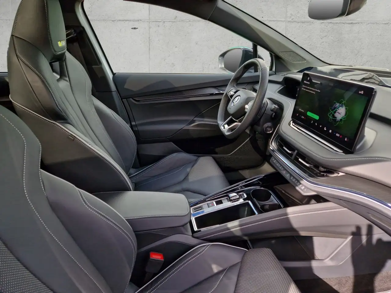 Skoda Enyaq Coupé 85x RS +WÄPU +AHK +PANO +CANTON +360° +MATR — Vehicle gallery 16