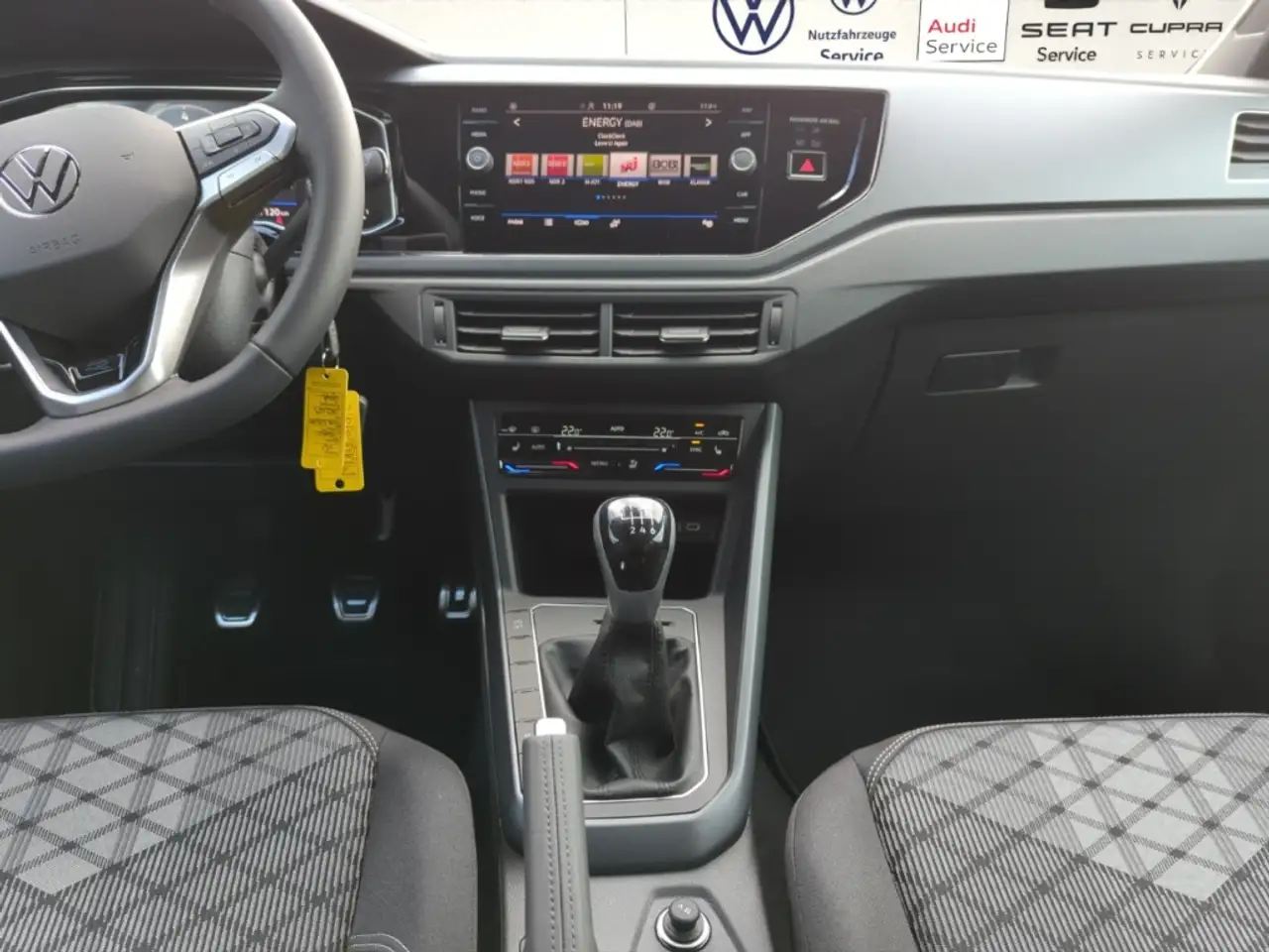Volkswagen Taigo R-Line 1.0 TSI 6-Gang NAV,RFK,SHZ,MATRIX-LED — معرض صور السيارة 14