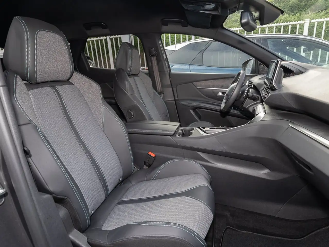 Peugeot 3008 1.2 PureTech +RFK+PDC+ACC+SHZ+NAVI+ISOFIX++ — معرض صور السيارة 11