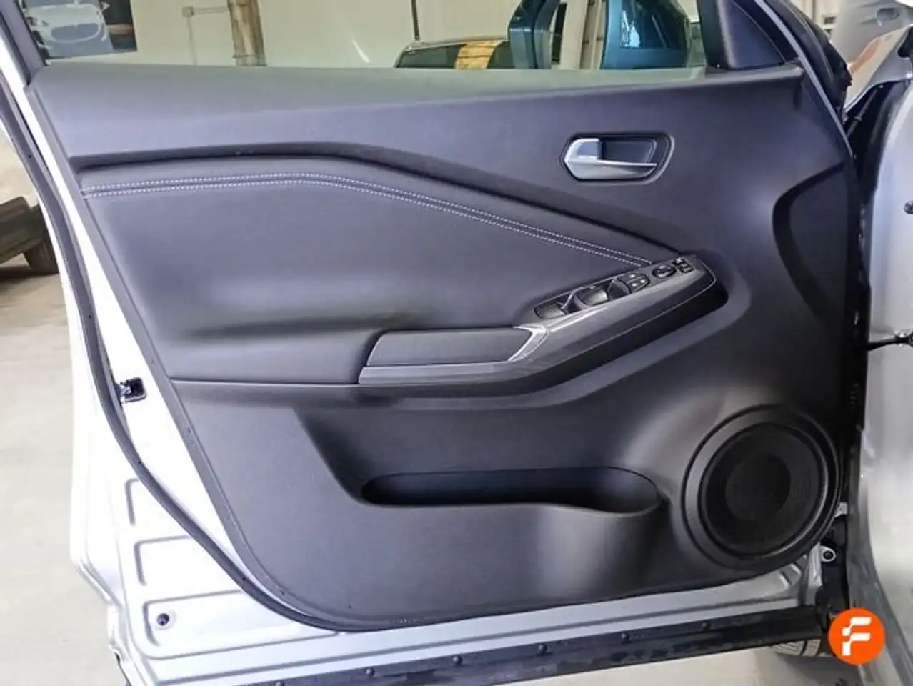 Nissan Juke 1.0 DIG-T N-Connecta 4x2 DCT 7 84kW — معرض صور السيارة 21