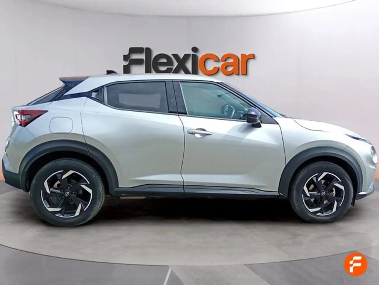 Nissan Juke 1.0 DIG-T N-Connecta 4x2 DCT 7 84kW — معرض صور السيارة 5