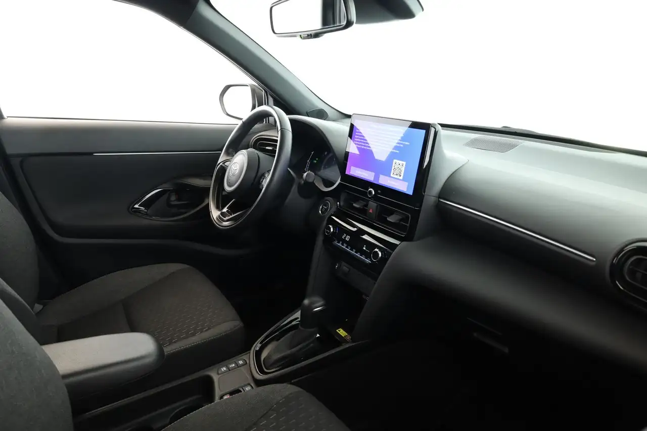 Toyota Yaris Cross CVT Team D LED Navi SHZ iACC Kam 17" — Galería del vehículo 10