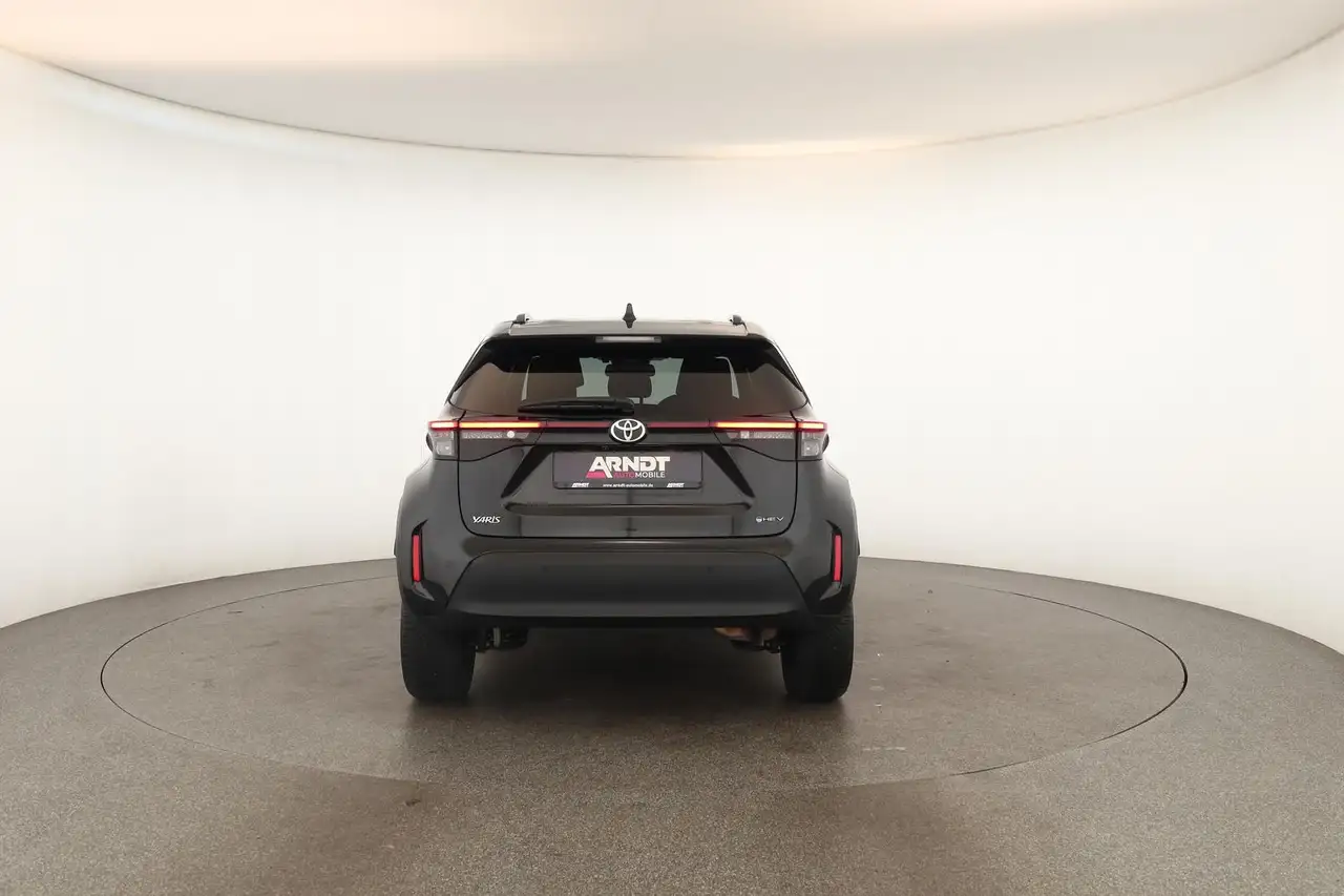 Toyota Yaris Cross CVT Team D LED Navi SHZ iACC Kam 17" — Galería del vehículo 26